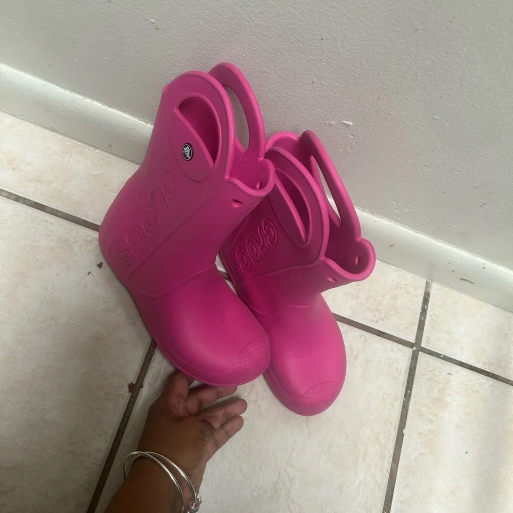 Crocs Handle It Rain Boots Hot Pink Size J3 Kids Youth Girls Waterproof Pull-On - Picture 2 of 6